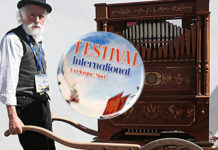 Faire un badge pour un festival de musique et arts